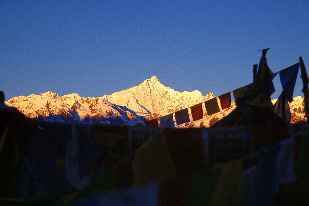 Sunrise of Meili Xueshan