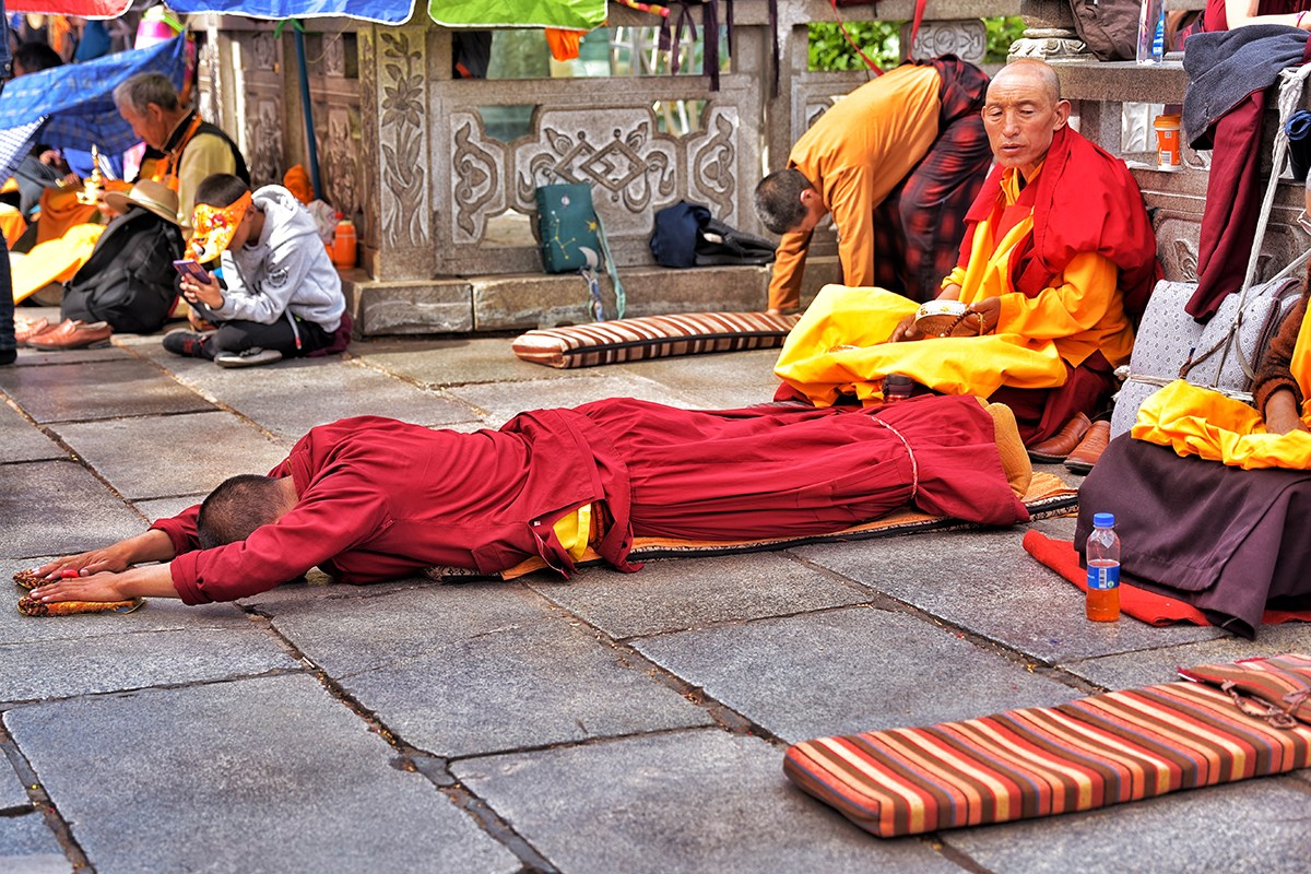 Believers at Jokhang